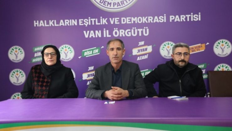 Van Büyükşehir Belediyesi kayyımı Kürtçe billboardları engelledi