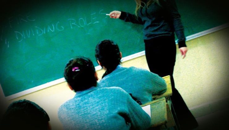 Annesinin okula sırtında taşıdığı serebral palsi hastası öğretmen oldu