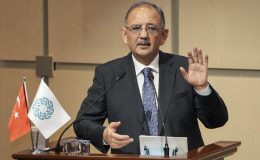Bakan Özhaseki: Deprem olduğunda dizimize vurup ah edip devam edemeyiz