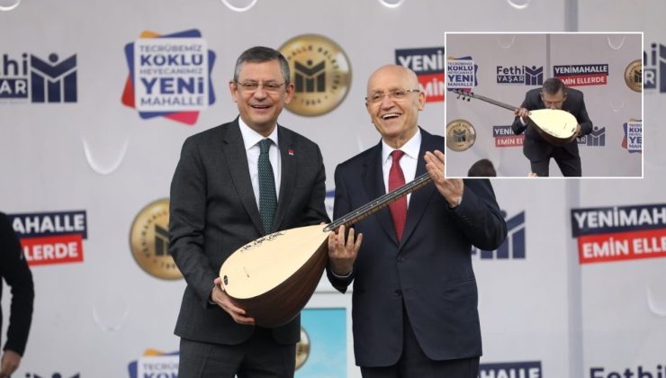 CHP lideri Özel kendisine hediye edilen sazı öptü