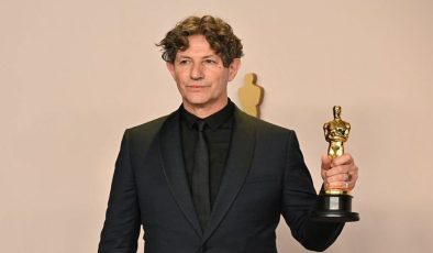 Jonathan Glazer, Oscar’da Gazze’yi unutmadı, konuşması gündem oldu