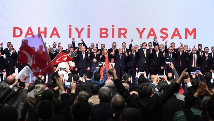 Karamollaoğlu: İstanbul’u sarsacak yeni bir anlayışı hakim kılacağız