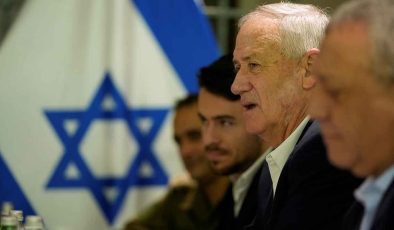Savaş kabinesi üyesi Washington’da: ‘ABD, İsrail’i bölmek için Gantz’ı kullanıyor’