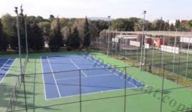 Tepebaşı’nda tenis kortları açıldı