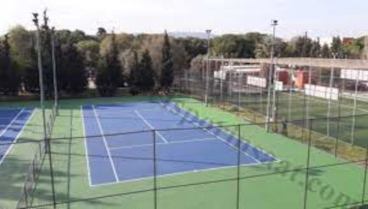 Tepebaşı’nda tenis kortları açıldı