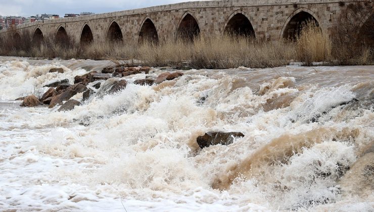 Dağların karları eridi, Kızılırmak’ın su seviyesi yükseldi
