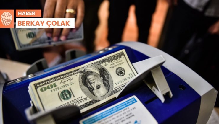 Döviz bürolarında kuyruk: 20 dolar almak için 20 dakika bekleyen var