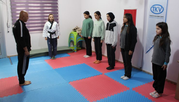 Enkaz altında kalan tekvando antrenörü, spora döndü