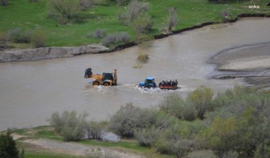 Erzurum’da köprü isyanı: Hastalar, cenazeler, öğrenciler iş makinasıyla taşınıyor