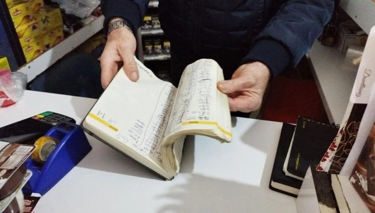 Eski muhtardan bayram hediyesi: 15 kişinin bakkal borcunu ödedi
