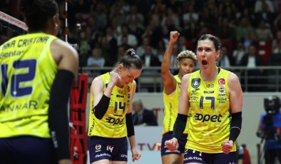 Kadınlar voleybol liginde Fenerbahçe üst üste ikinci kez şampiyon oldu