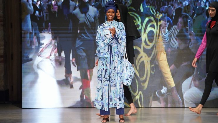 Dünyaca ünlü tesettür modeli Halima Aden İstanbul’da podyuma çıktı