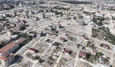 Hatay’da 28 kişinin öldüğü binanın müteahhitleri birbirlerini suçladı