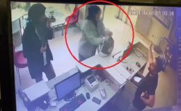 Kedi kumu delik diye kargo çalışanlarına saldırdı