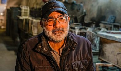 Mimarlığı bıraktı, Endülüs çinisi üretmeye başladı