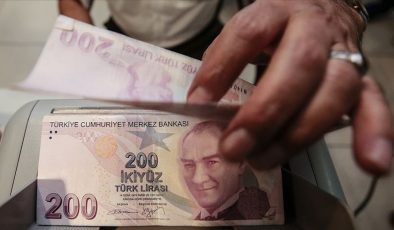 Türk lirası dolar karşısında iki ay üst üste değer kazandı