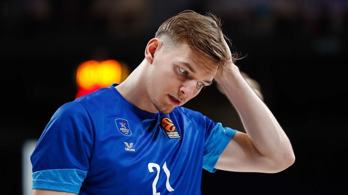 Anadolu Efes, Justus Hollatz ile vedalaştı