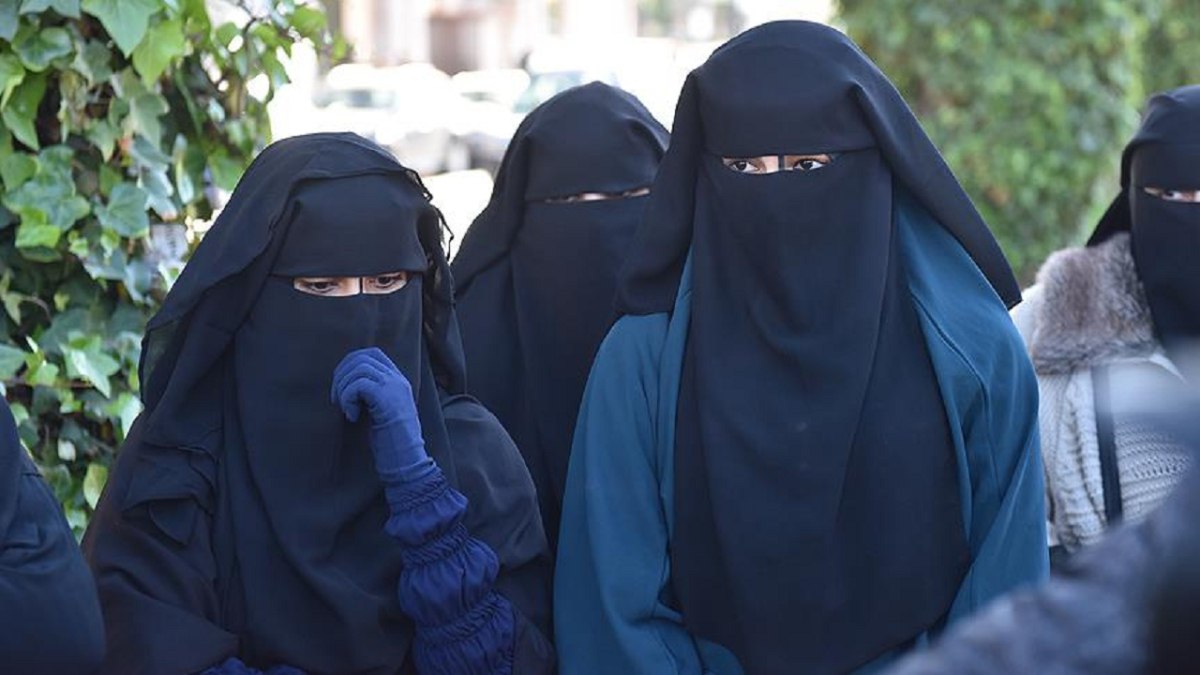 İsviçre’de burka yasaklandı