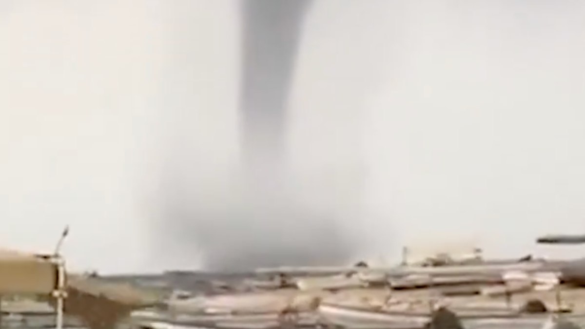 Suudi Arabistan’da fırtına: Mekke’de hortum çıktı